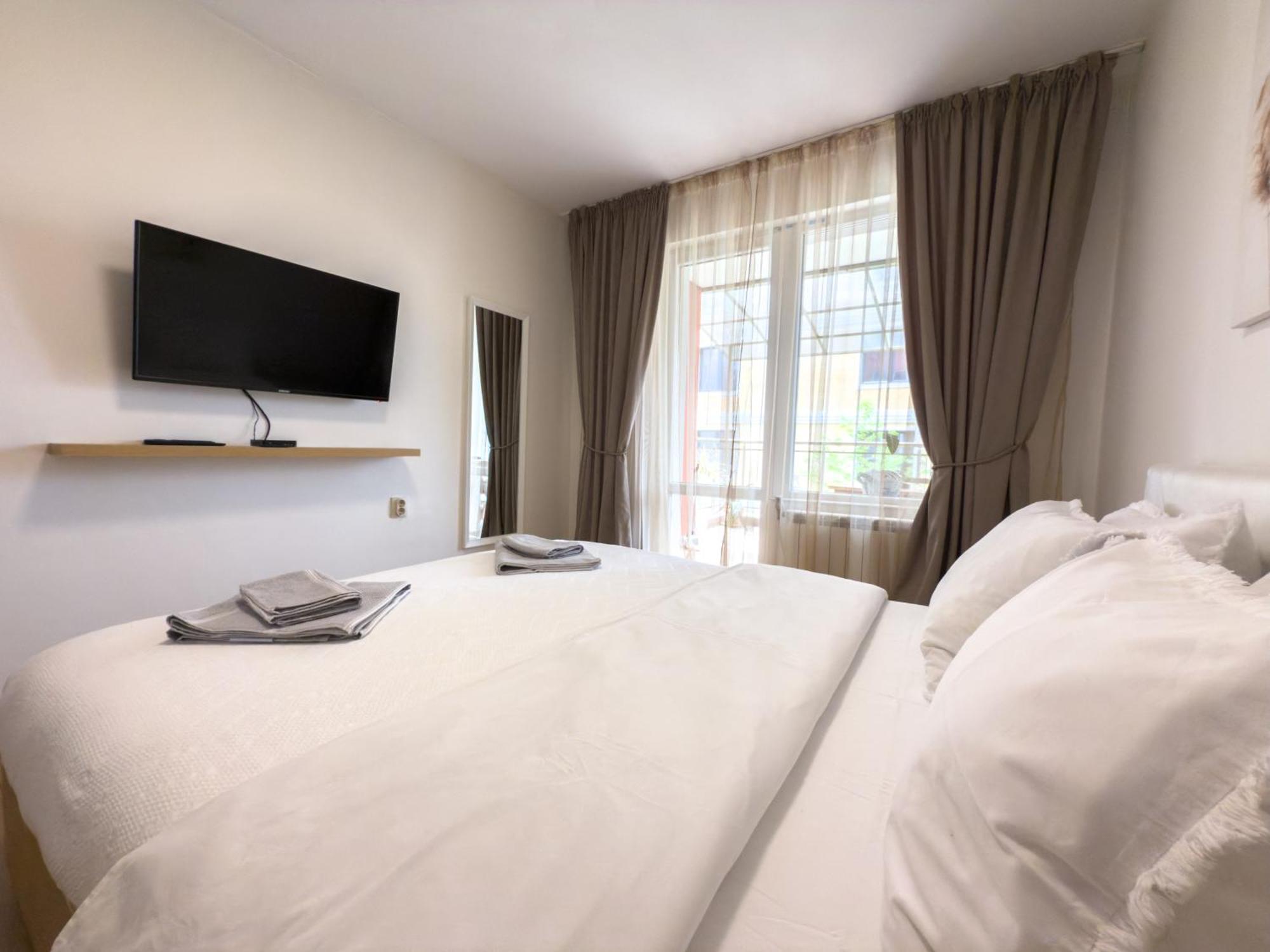 Apartment Maryland Incl Private Parking Spot *